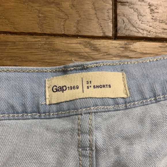 GAP SHORTS - Picture 3 of 3